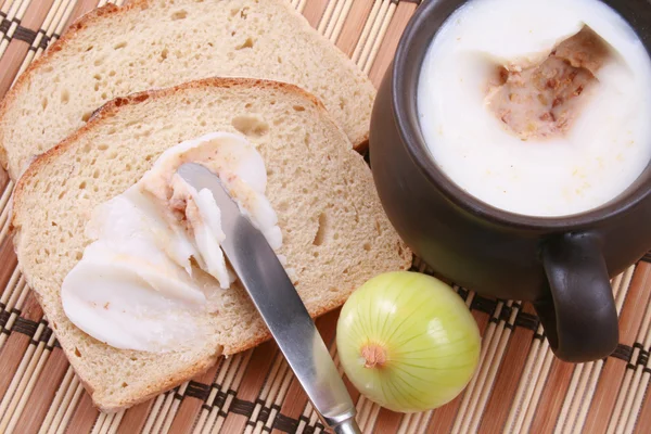 Kom Met Zelfgemaakte Spek Brood Met Verse — Stockfoto