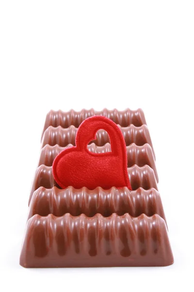 Chocolats Cœur Rouge Cadeau Isolé Sur Blanc — Photo