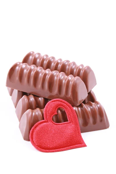 红色的心 孤立白巧克力 — 图库照片