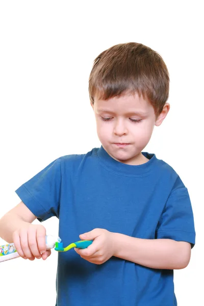 Fünfjähriger Junge Mit Zahnbürste Und Zahnpasta Isoliert Auf Weißem Papier — Stockfoto