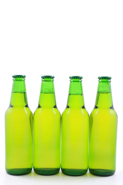 四瓶啤酒被隔绝在白色 — 图库照片