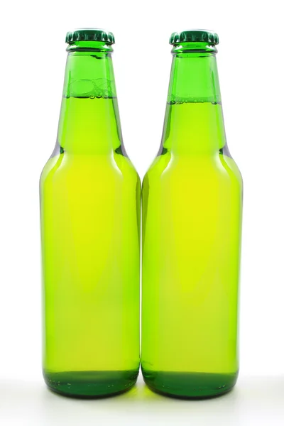 Дві Пляшки Пива Ізольовані Білому — стокове фото
