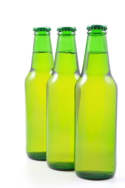 三瓶啤酒被隔绝在白色 — 图库照片
