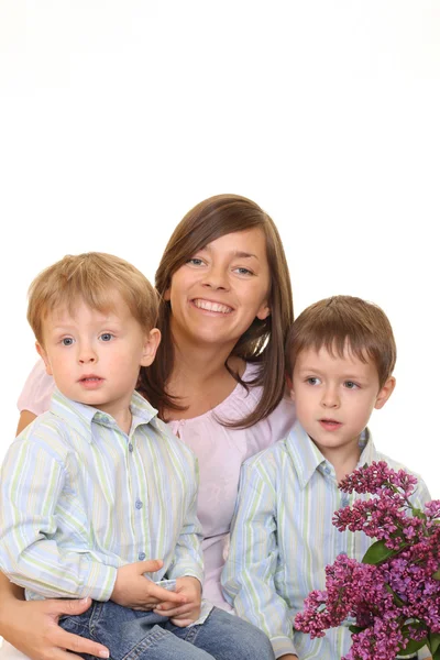 Retrato Família Adorável Mãe Dois Filhos Isolados Branco — Fotografia de Stock