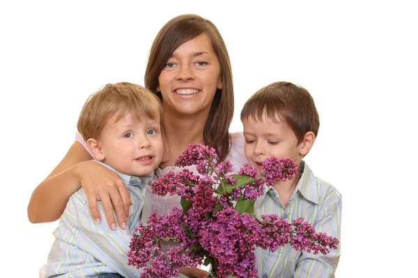 Πορτρέτο Του Αξιολάτρευτο Οικογένεια Μητέρα Και Δύο Γιους Λουλούδια Που — Φωτογραφία Αρχείου