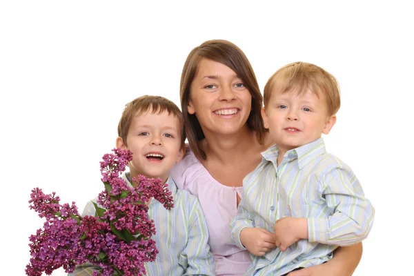 Retrato Família Adorável Mãe Dois Filhos Com Flores Isoladas Branco — Fotografia de Stock