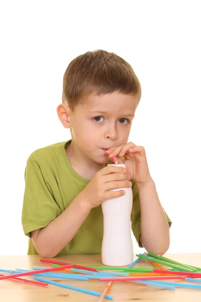 Beş Yaşında Çocuk Süt Beyaz Izole Içme — Stok fotoğraf