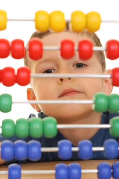 Fem Gammal Pojke Med Abacus Isolerad Vit — Stockfoto