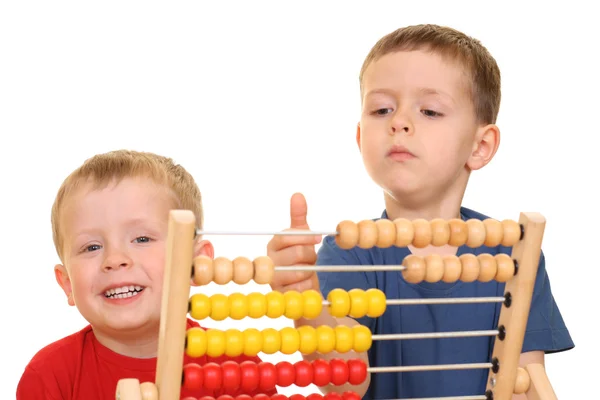 Vijf Drie Jaar Oude Jongens Met Abacus Geïsoleerd Wit — Stockfoto
