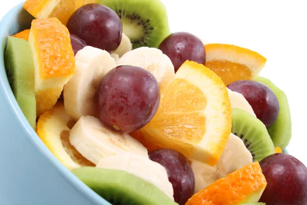 Schüssel Voller Köstlicher Obstsalat Kiwi Bananen Orange Und Trauben Isoliert — Stockfoto