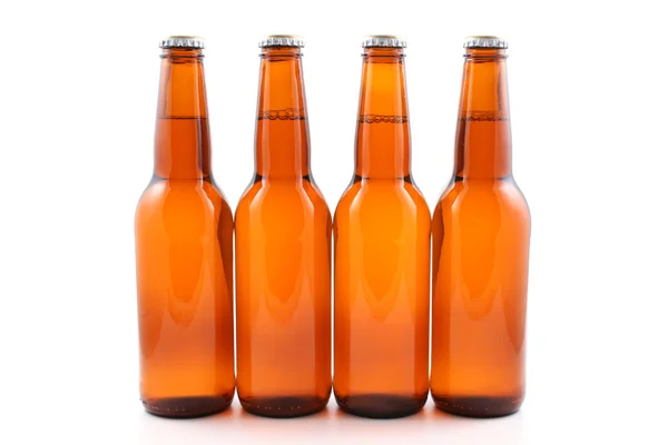 Vier Flessen Bier Geïsoleerd Wit — Stockfoto