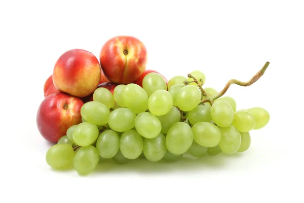 Green grapes and nectarines — Stock Photo, Image