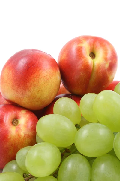 Zöld szőlő és a nektarin — Stock Fotó