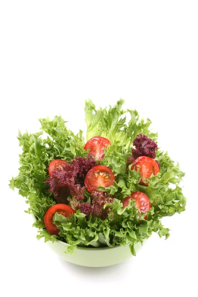 Schüssel Mit Frischem Salat Und Tomaten Isoliert Auf Weiß — Stockfoto