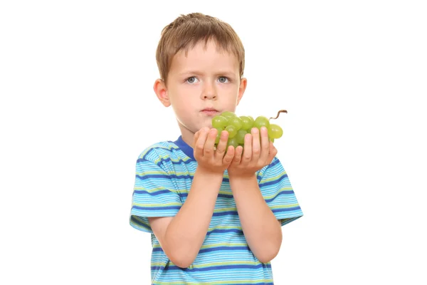 Vijf Jaar Oude Jongen Met Groene Druiven Geïsoleerd Wit — Stockfoto