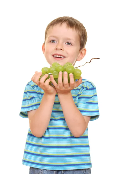 Chłopiec Pięciu Lat Zielonych Winogron Białym Tle — Zdjęcie stockowe