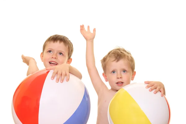 Vijf Drie Jaar Oude Jongens Twee Pool Ballen Geïsoleerd Wit — Stockfoto