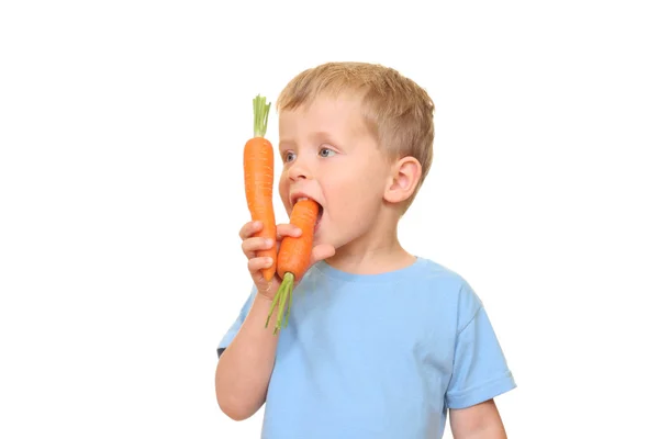 Τριών Ετών Αγόρι Τρώγοντας Φρέσκα Καρότα Που Απομονώνονται Λευκό — Φωτογραφία Αρχείου