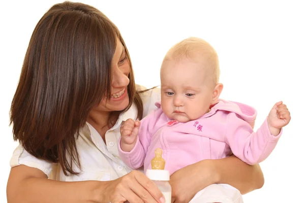 Beyaz Izole Süt Şişesi Ile Kız Bebek Anne — Stok fotoğraf