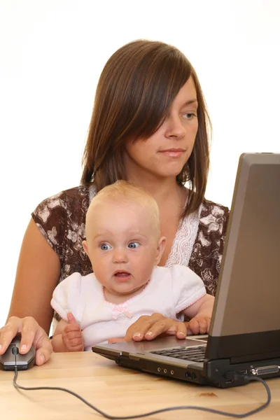Mãe Meses Bebê Menina Trabalhando Juntos Isolado Branco — Fotografia de Stock