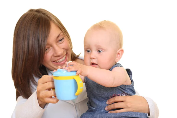 Mãe Meses Bebê Menina Com Copo Bebê Isolado Branco — Fotografia de Stock