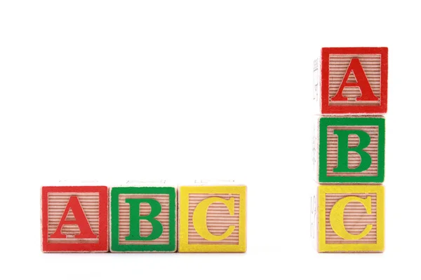 Abc 字母被隔绝在白色木制积木 免版税图库照片