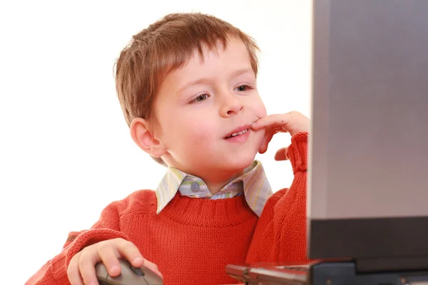 Fünfjähriger Junge Mit Laptop Isoliert Auf Weißem Grund Stockfoto