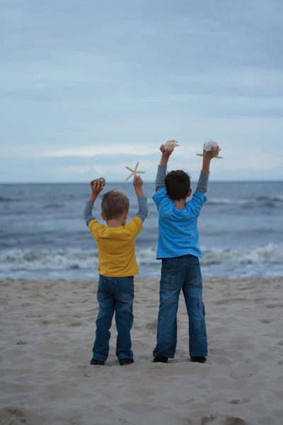 Twee Jongens Het Strand Zomer — Stockfoto