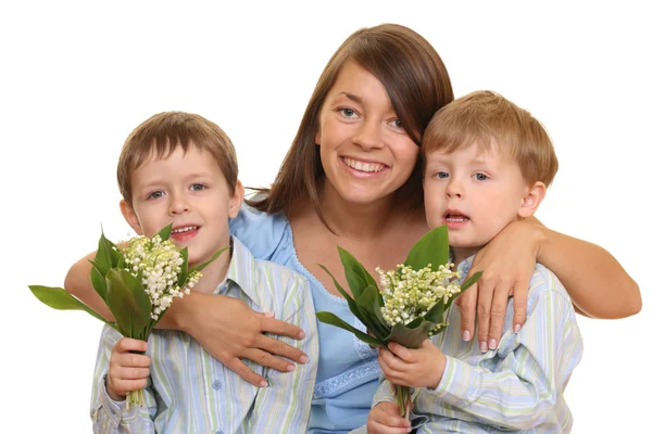 Ritratto Famiglia Adorabile Madre Due Figli Con Fiori Isolati Bianco — Foto Stock