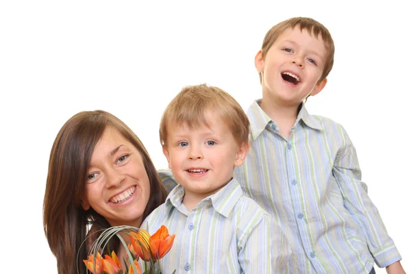 Porträt Einer Entzückenden Familie Mutter Und Zwei Söhne Mit Blumen — Stockfoto