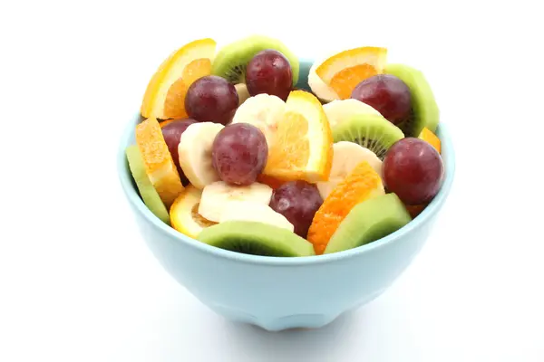 Tigela Cheia Deliciosa Salada Frutas Laranja Banana Kiwi Uvas Isolada — Fotografia de Stock