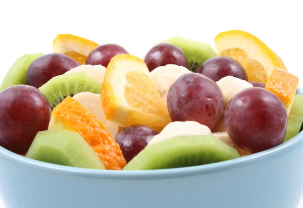 Schüssel Voller Köstlicher Obstsalat Kiwi Bananen Orange Und Trauben Isoliert — Stockfoto