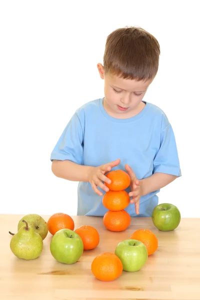 Граючи з фруктами — стокове фото
