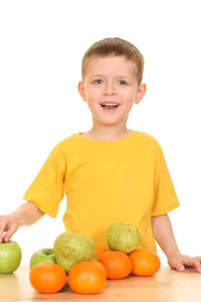 Niño Cinco Años Jugando Con Frutas Aisladas Blanco — Foto de Stock