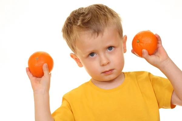 Rapaz e laranjas — Fotografia de Stock