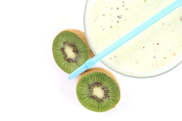 Glas Färsk Kiwi Smoothie Och Några Färska Frukter Isolerad Vit — Stockfoto