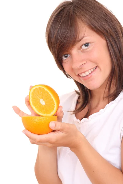 年轻漂亮的女人和孤立在白色的新鲜橘子 — 图库照片