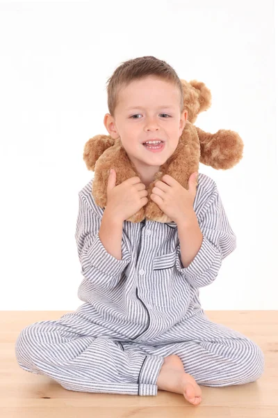 男孩与他隔绝在白色的泰迪熊 Pijama — 图库照片