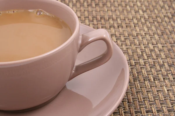 Kopje Koffie Met Melk Bruine Achtergrond — Stockfoto