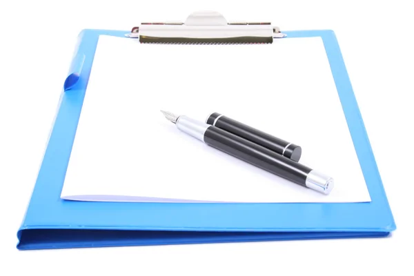 Blauwe Klembord Met Een Pen Geïsoleerd Wit — Stockfoto