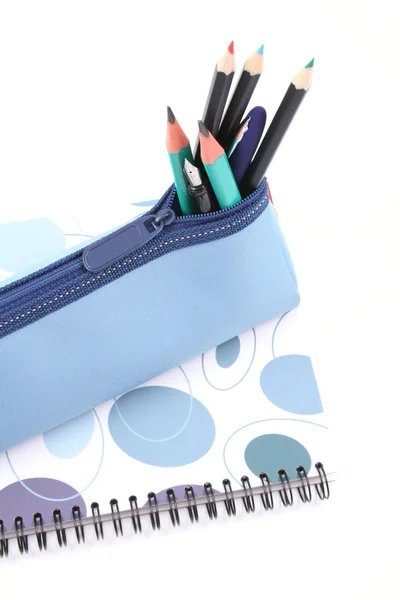 Blaues Mäppchen Mit Schulmaterial Isoliert Auf Weißem Papier — Stockfoto