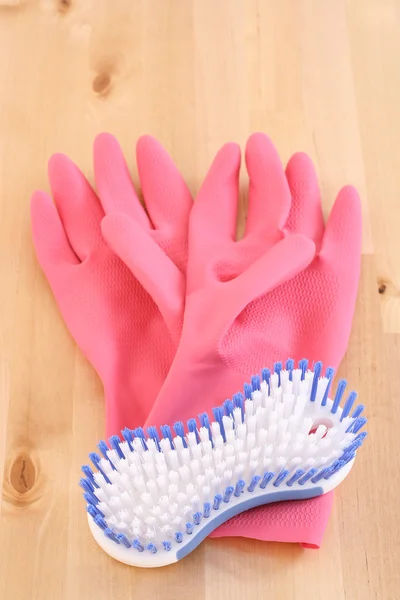 Κοντινά Πλάνα Του Γάντια Και Βούρτσα Έτοιμοι Καθαρίσετε Σπίτι — Φωτογραφία Αρχείου