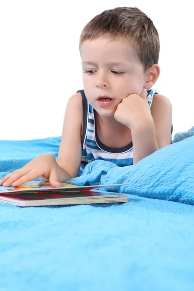 Jahre Alter Junge Liest Buch Bett Entspannen — Stockfoto