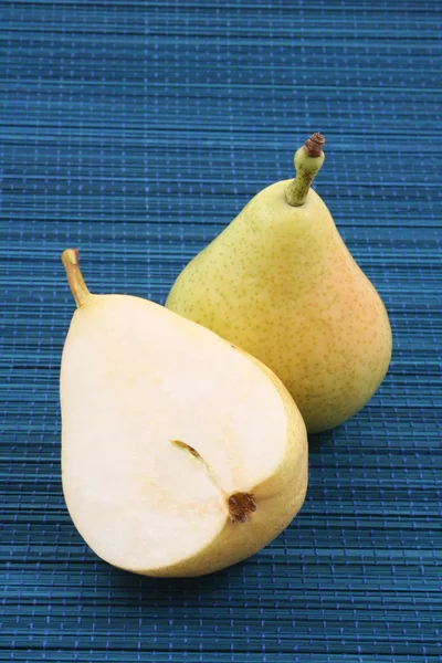 2 つのおいしい梨のクローズ アップ — ストック写真