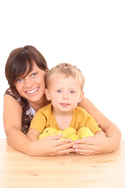 Mutter Und Jahre Alter Junge Mit Frischen Birnen Isoliert Auf — Stockfoto