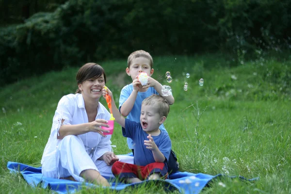 Familie Und Blasen Entspannung Freien — Stockfoto