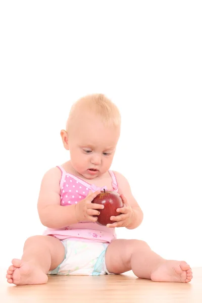 白で隔離される赤いリンゴと素敵な ヶ月の赤ちゃんの女の子 — ストック写真