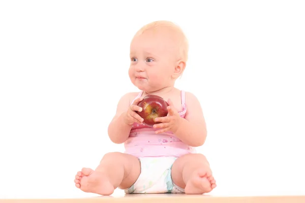 Младенец и яблоко — стоковое фото