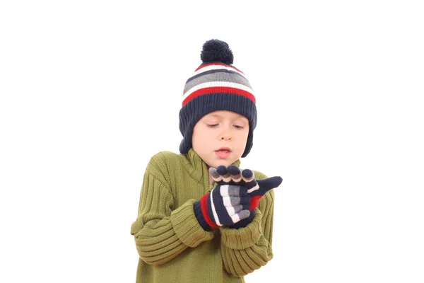 歳の少年の帽子と手袋 冬のポートレート — ストック写真