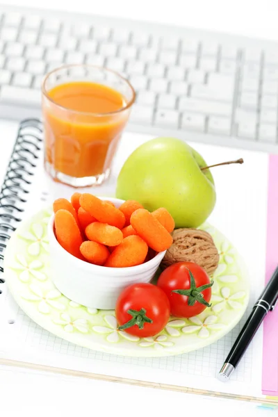 Frutas Legumes Frescos Durante Trabalho Alimentos Bebidas — Fotografia de Stock